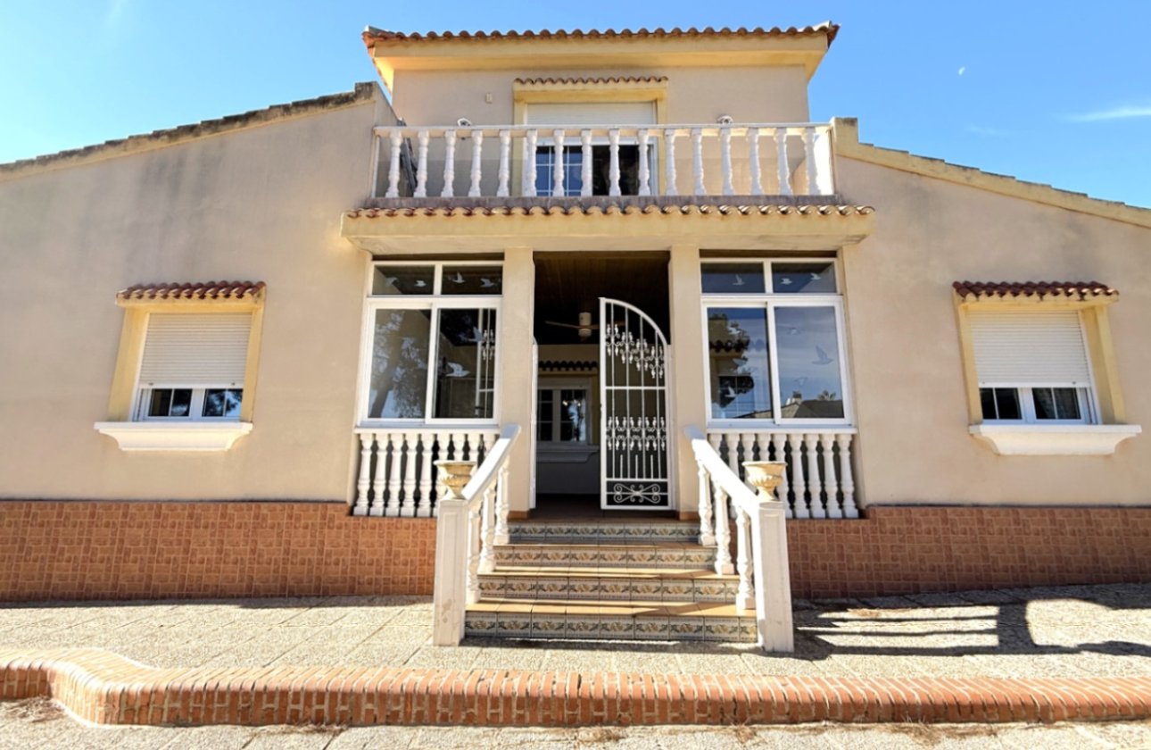 Resale - Villa -
Pilar de la Horadada - Costa Blanca
