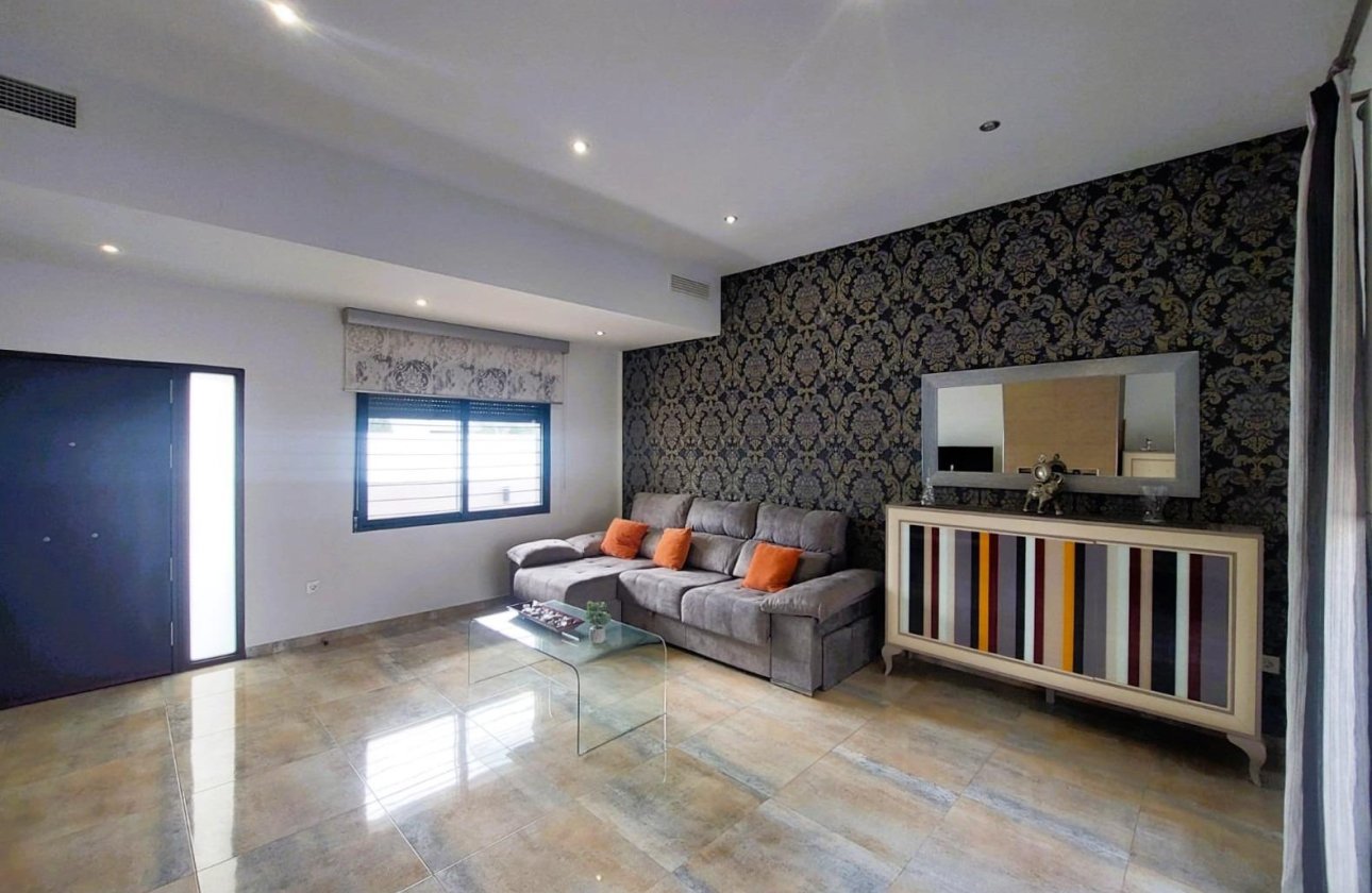 Resale - Villa -
Pilar de la Horadada - Costa Blanca