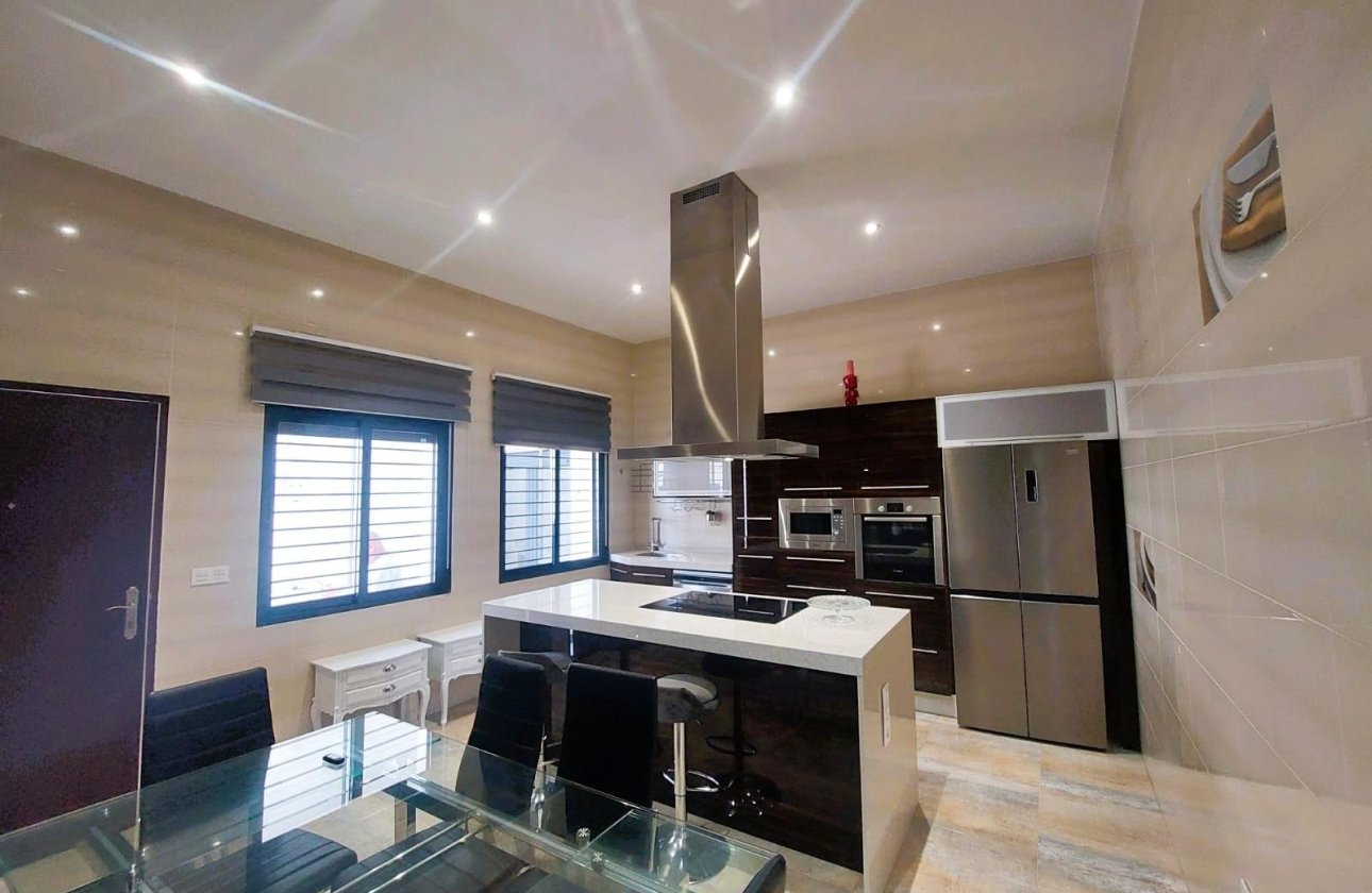 Resale - Villa -
Pilar de la Horadada - Costa Blanca