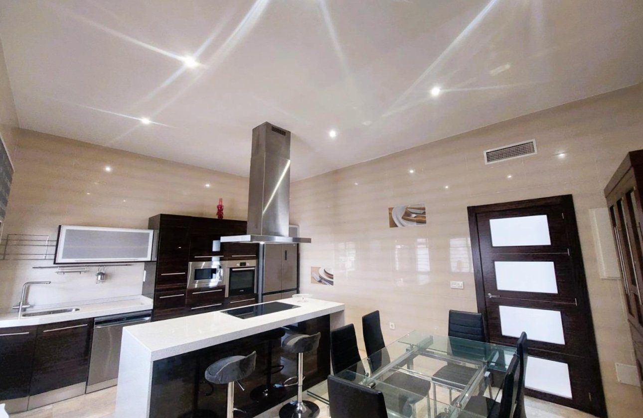 Resale - Villa -
Pilar de la Horadada - Costa Blanca