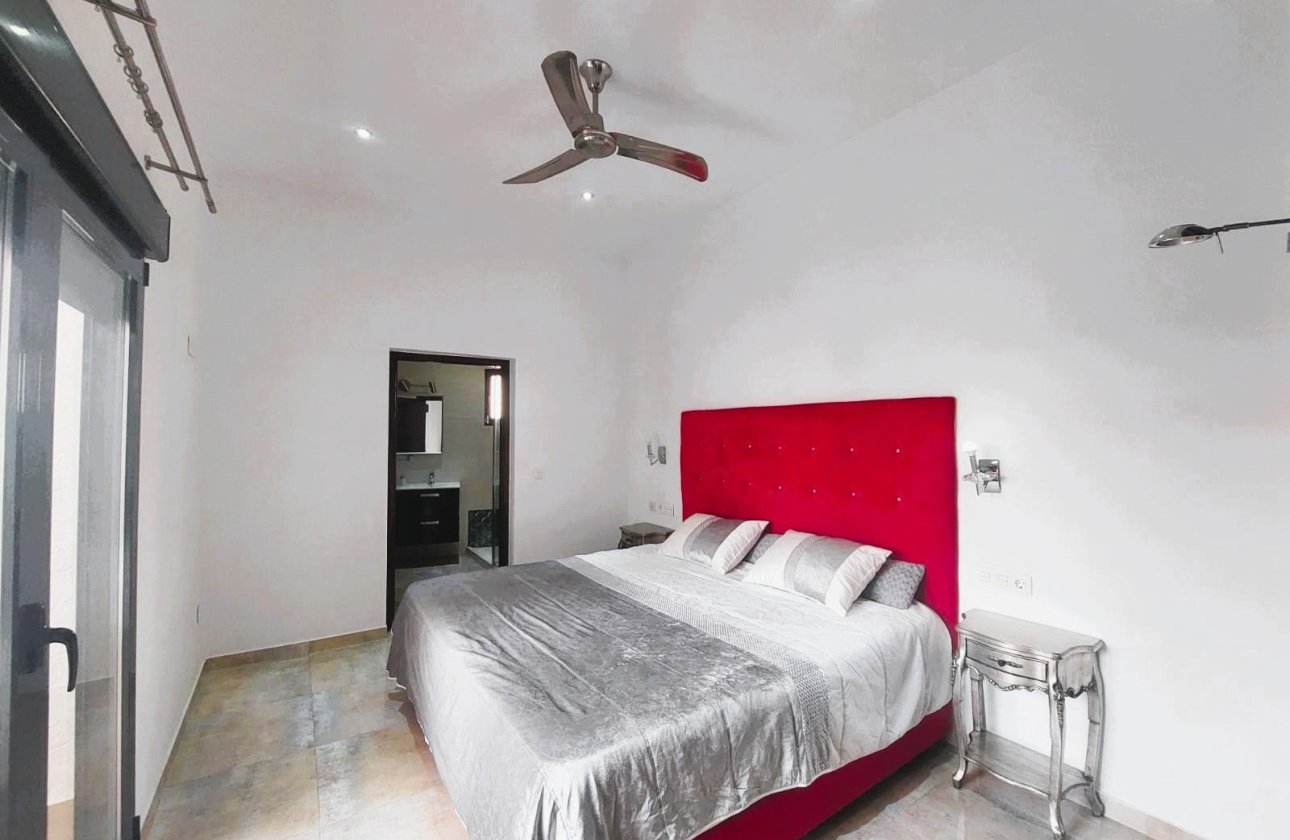 Resale - Villa -
Pilar de la Horadada - Costa Blanca