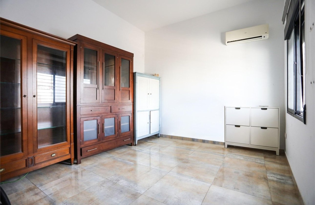 Resale - Villa -
Pilar de la Horadada - Costa Blanca