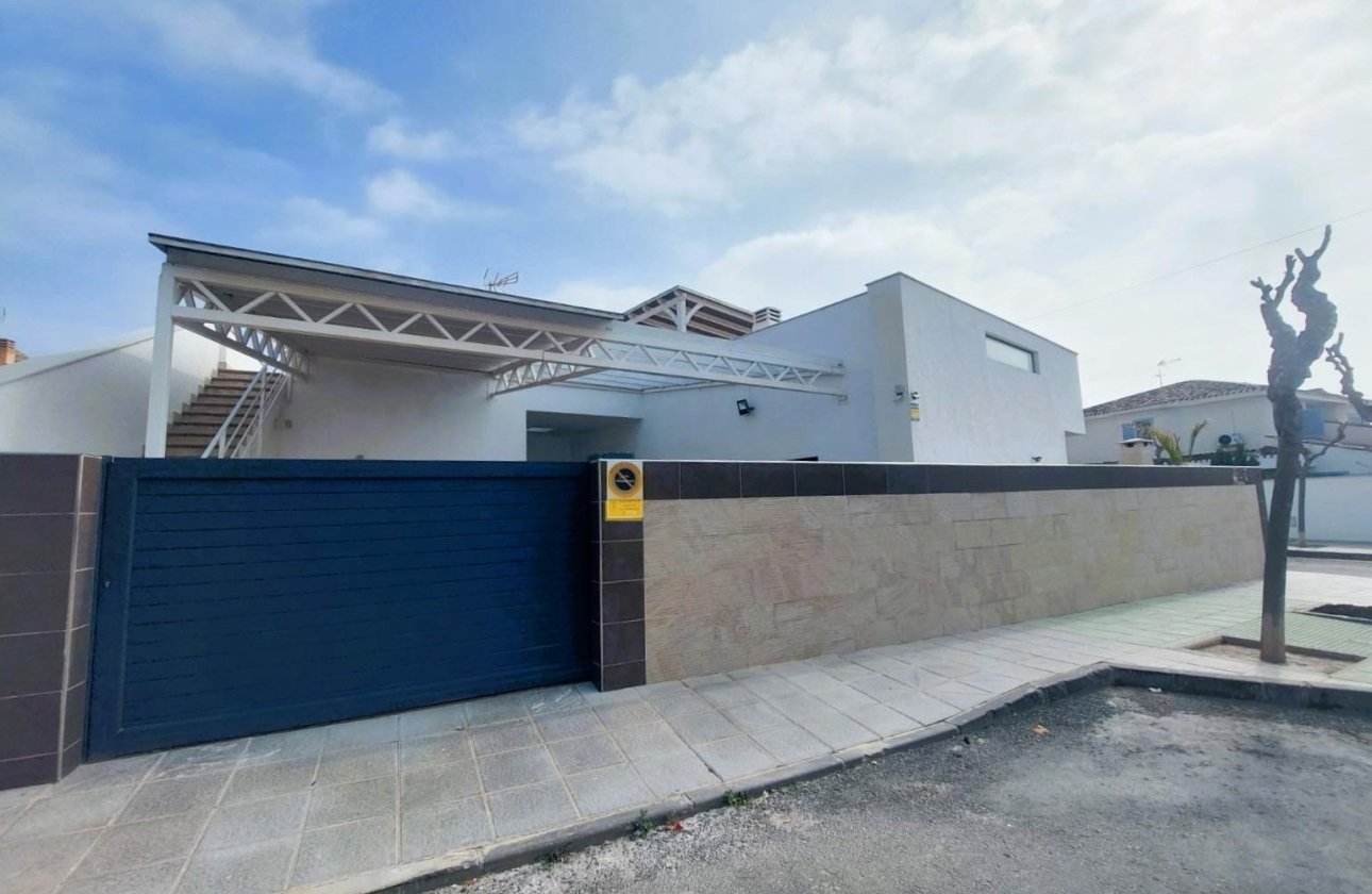 Resale - Villa -
Pilar de la Horadada - Costa Blanca