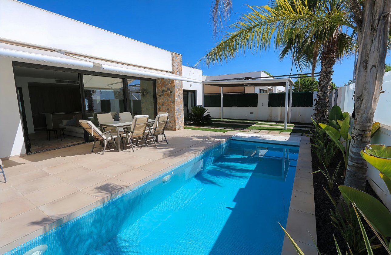 Resale - Villa -
Pilar de la Horadada - Costa Blanca