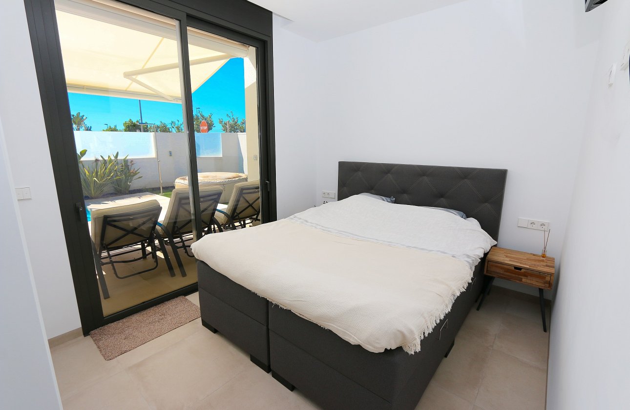 Resale - Villa -
Pilar de la Horadada - Costa Blanca