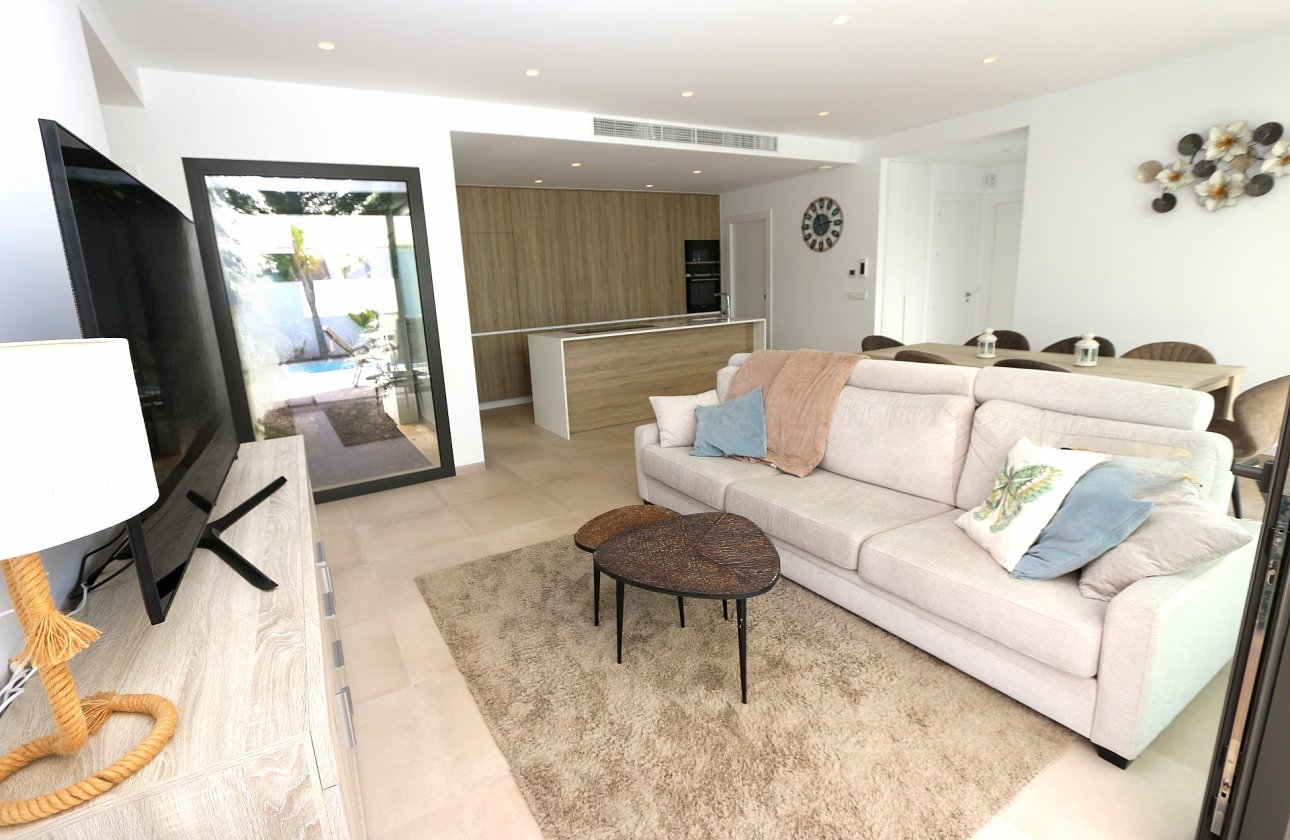 Resale - Villa -
Pilar de la Horadada - Costa Blanca