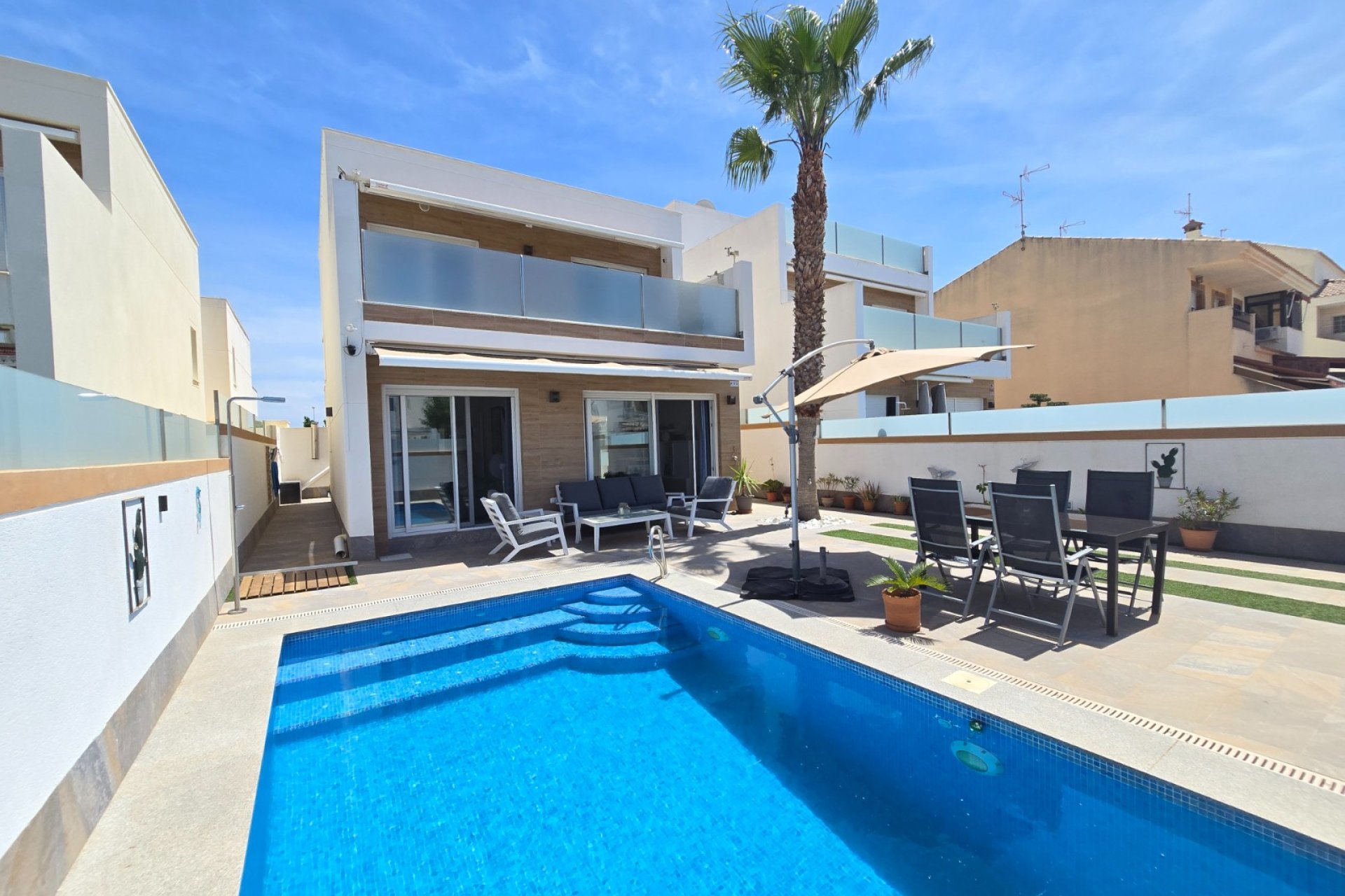 Resale - Villa -
Pilar de la Horadada - Costa Blanca