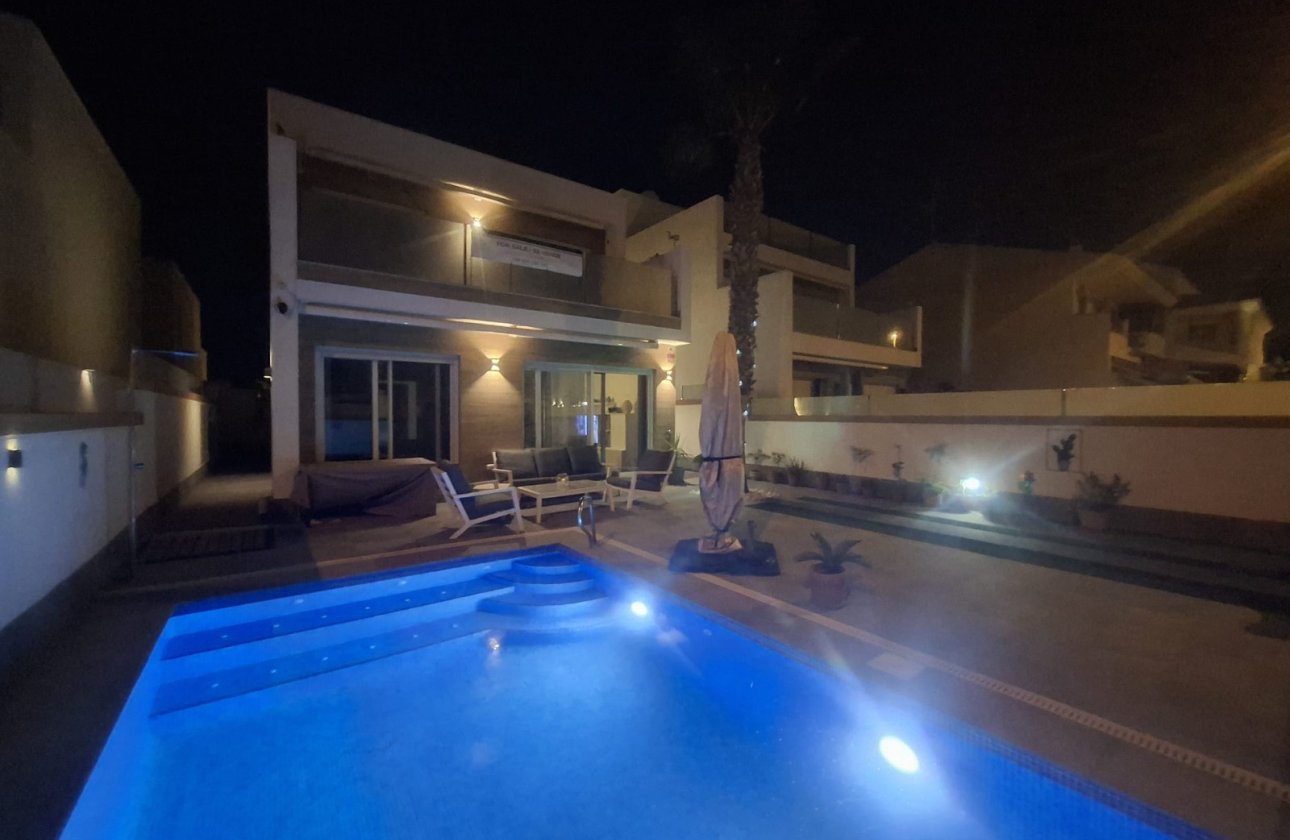 Resale - Villa -
Pilar de la Horadada - Costa Blanca