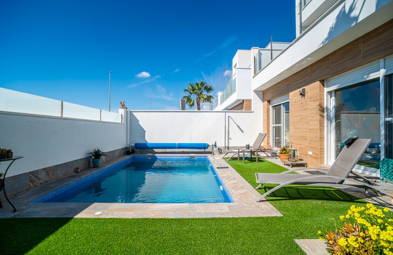 Resale - Villa -
Pilar de la Horadada - Costa Blanca