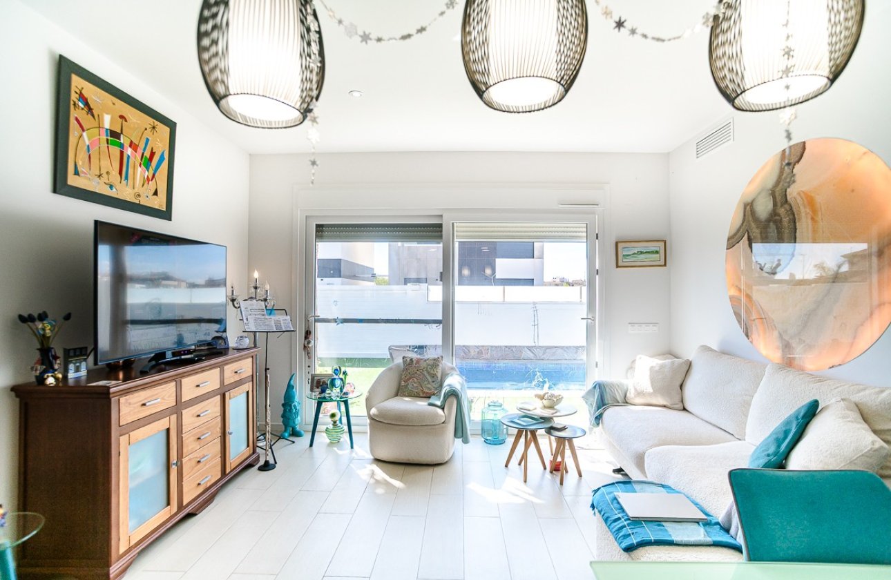 Resale - Villa -
Pilar de la Horadada - Costa Blanca