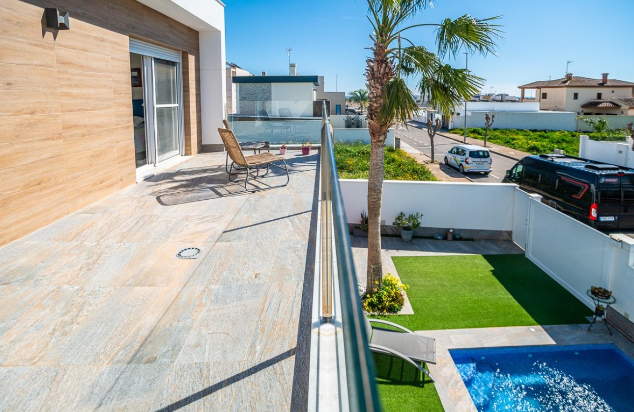 Resale - Villa -
Pilar de la Horadada - Costa Blanca
