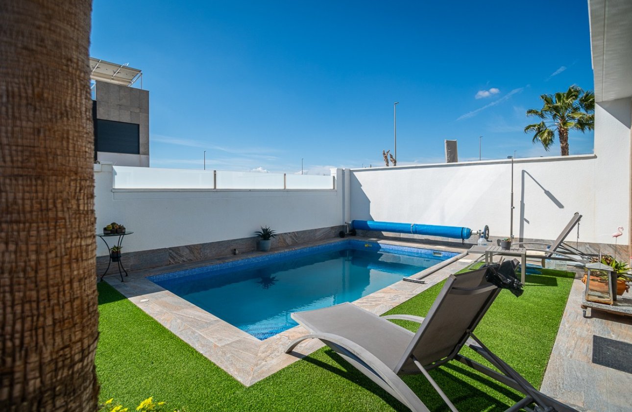Resale - Villa -
Pilar de la Horadada - Costa Blanca