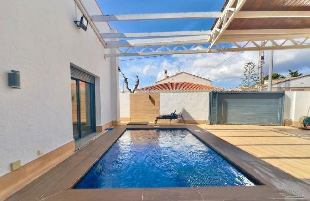 Resale - Villa -
Pilar de la Horadada - Torre De La Horadada