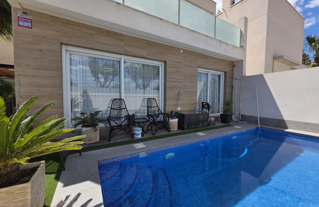 Resale - Villa -
Pilar de la Horadada - Zona Pueblo