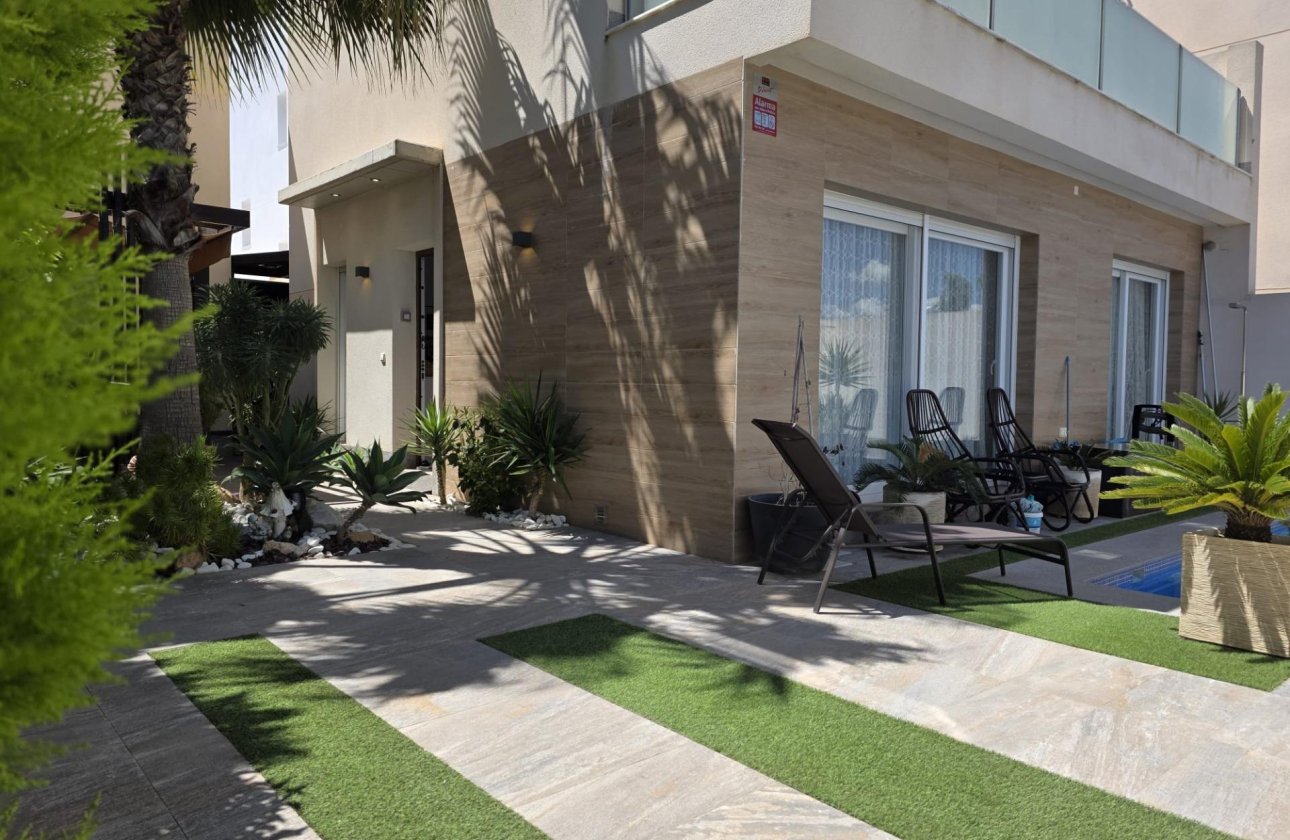 Resale - Villa -
Pilar de la Horadada - Zona Pueblo