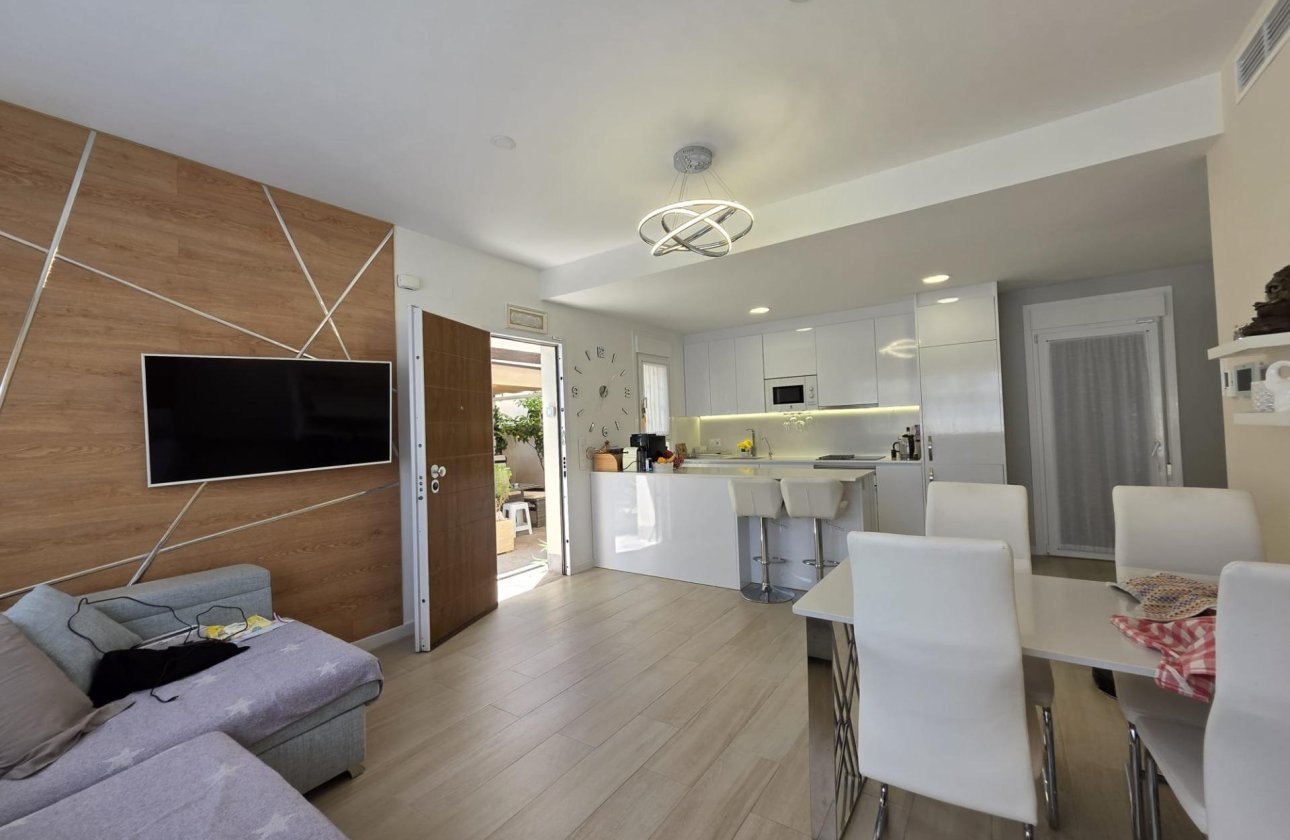 Resale - Villa -
Pilar de la Horadada - Zona Pueblo