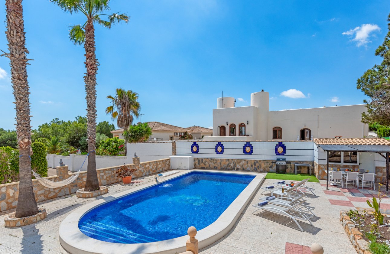 Resale - Villa -
Pinar de Campoverde - Costa Blanca