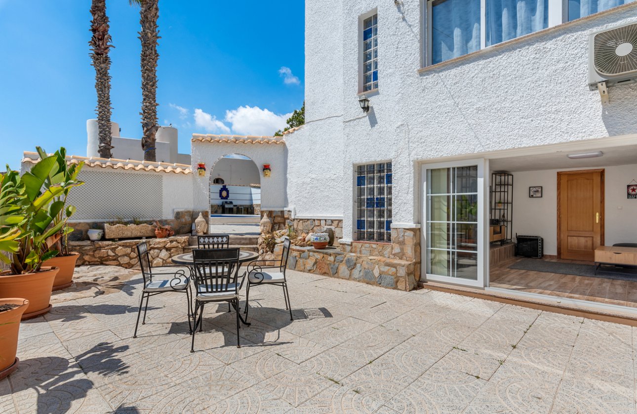 Resale - Villa -
Pinar de Campoverde - Costa Blanca