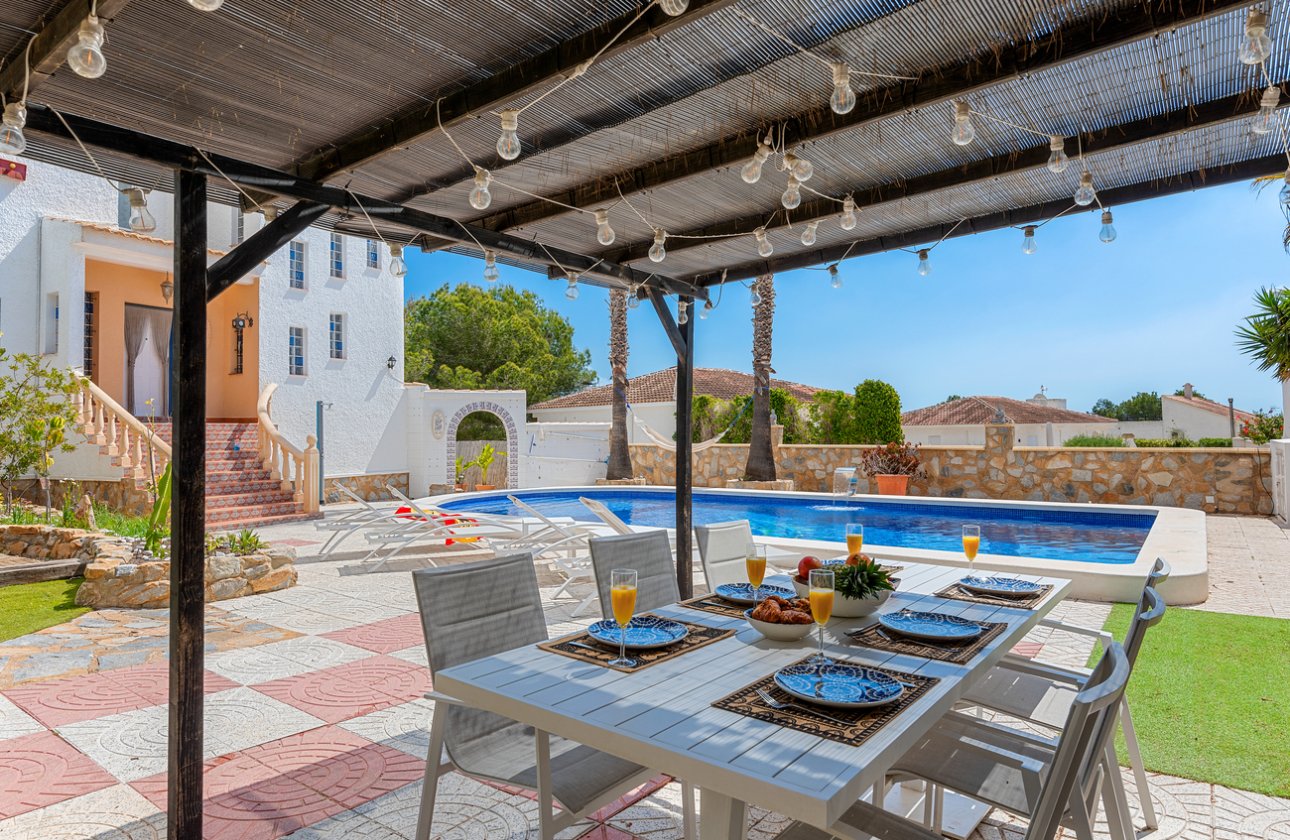 Resale - Villa -
Pinar de Campoverde - Costa Blanca