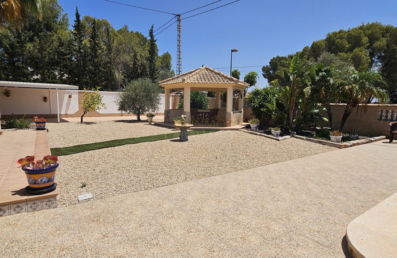 Resale - Villa -
Pinar de Campoverde - Inland