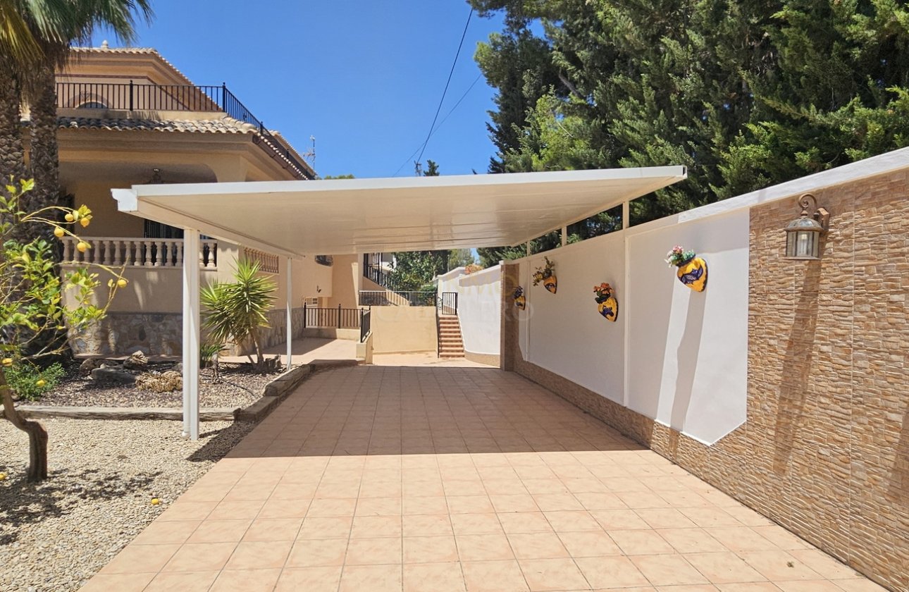 Resale - Villa -
Pinar de Campoverde - Inland