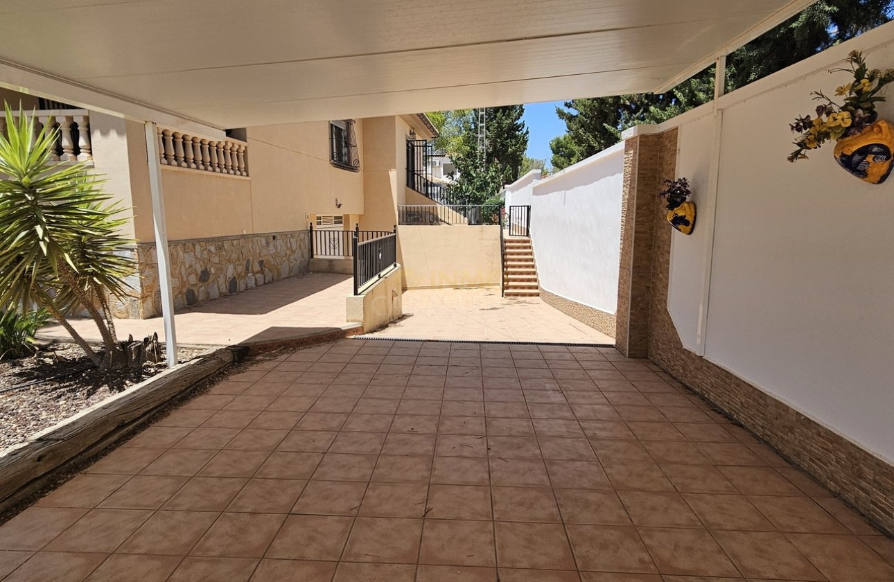 Resale - Villa -
Pinar de Campoverde - Inland