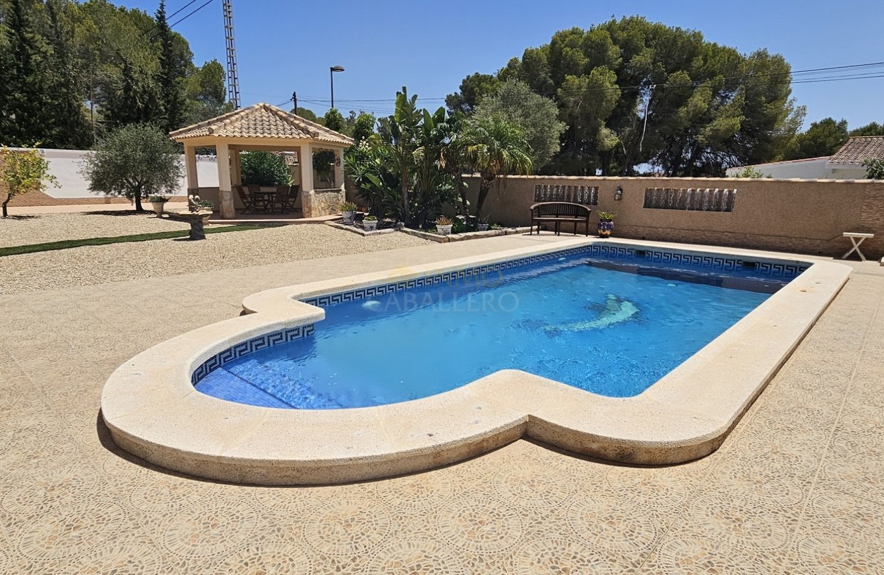 Resale - Villa -
Pinar de Campoverde - Inland