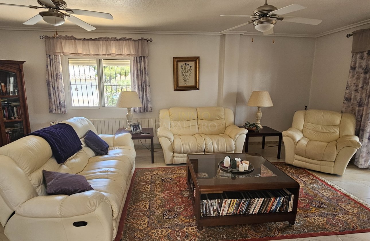 Resale - Villa -
Pinar de Campoverde - Inland