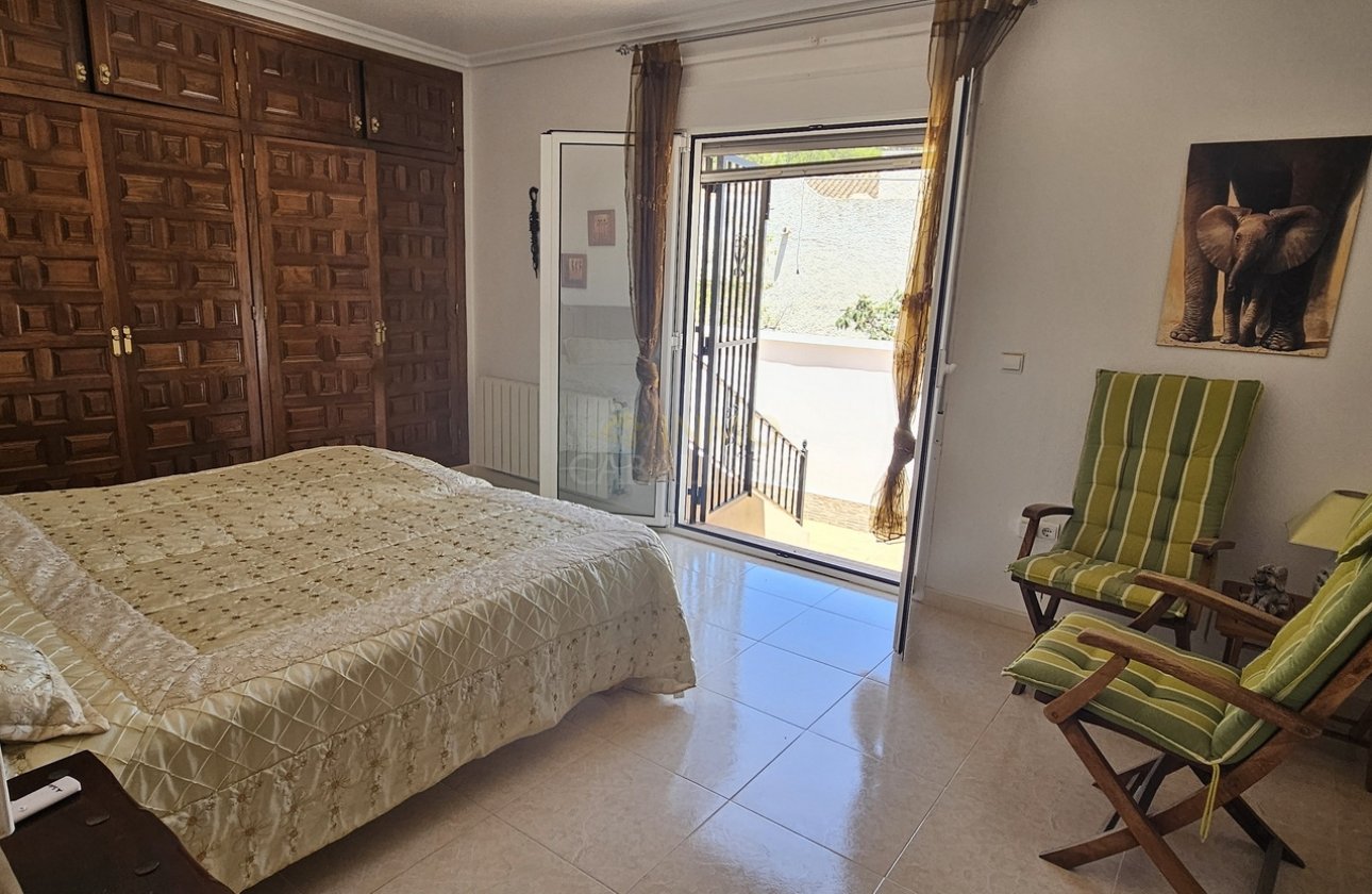 Resale - Villa -
Pinar de Campoverde - Inland