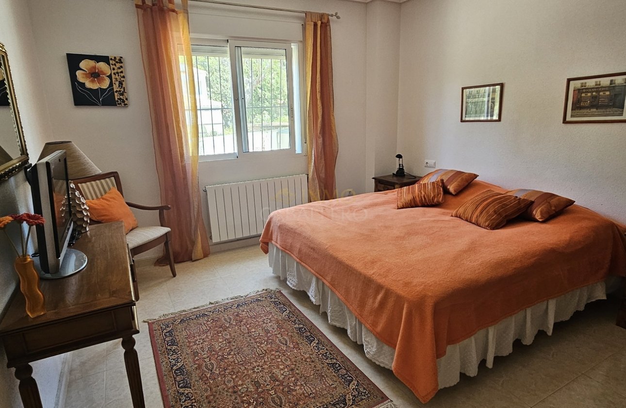 Resale - Villa -
Pinar de Campoverde - Inland