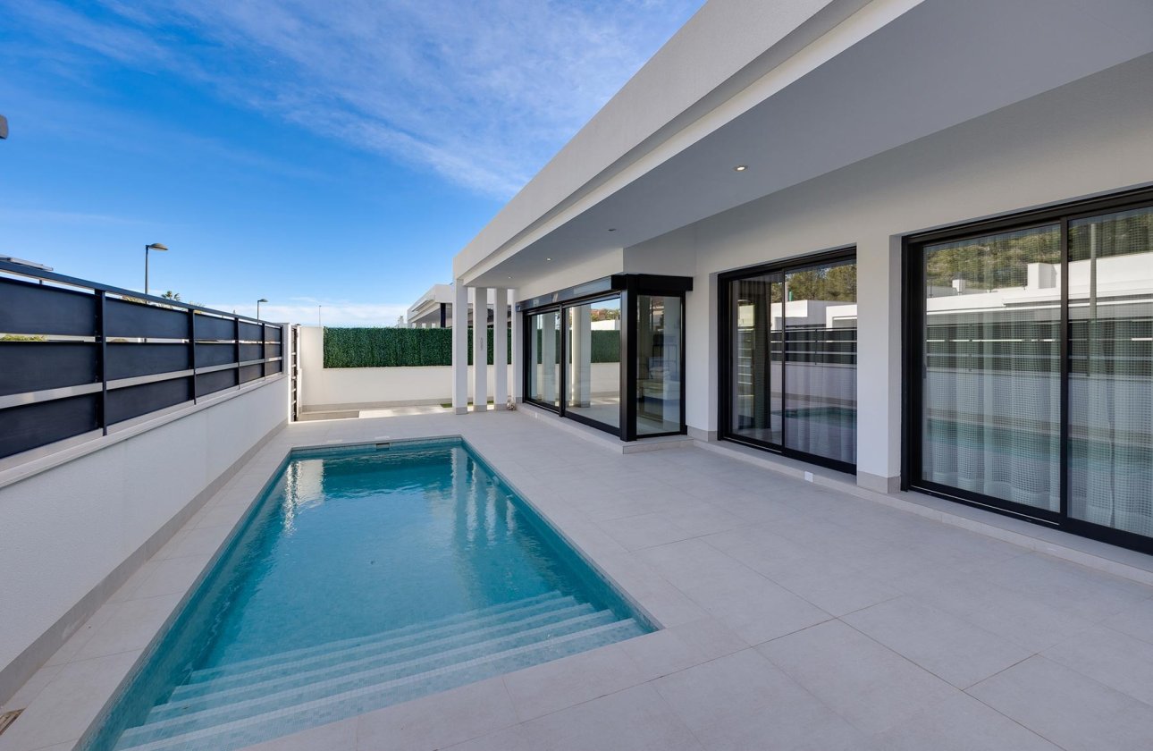 Resale - Villa -
Pinar de Campoverde - Inland