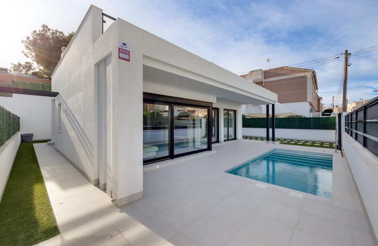 Resale - Villa -
Pinar de Campoverde - Inland