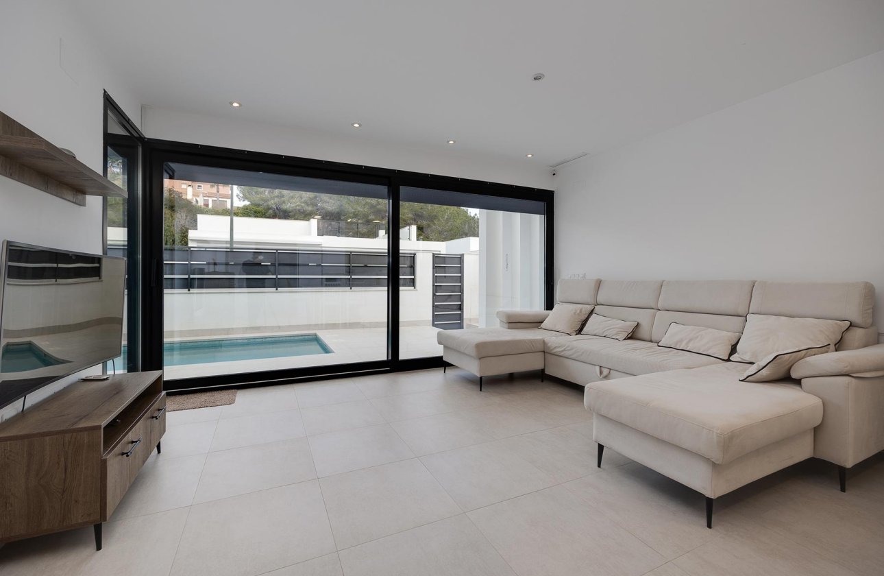 Resale - Villa -
Pinar de Campoverde - Inland