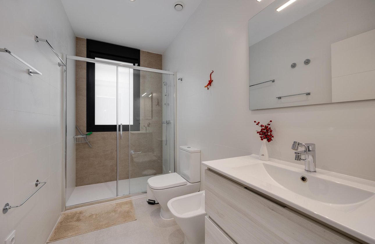 Resale - Villa -
Pinar de Campoverde - Inland