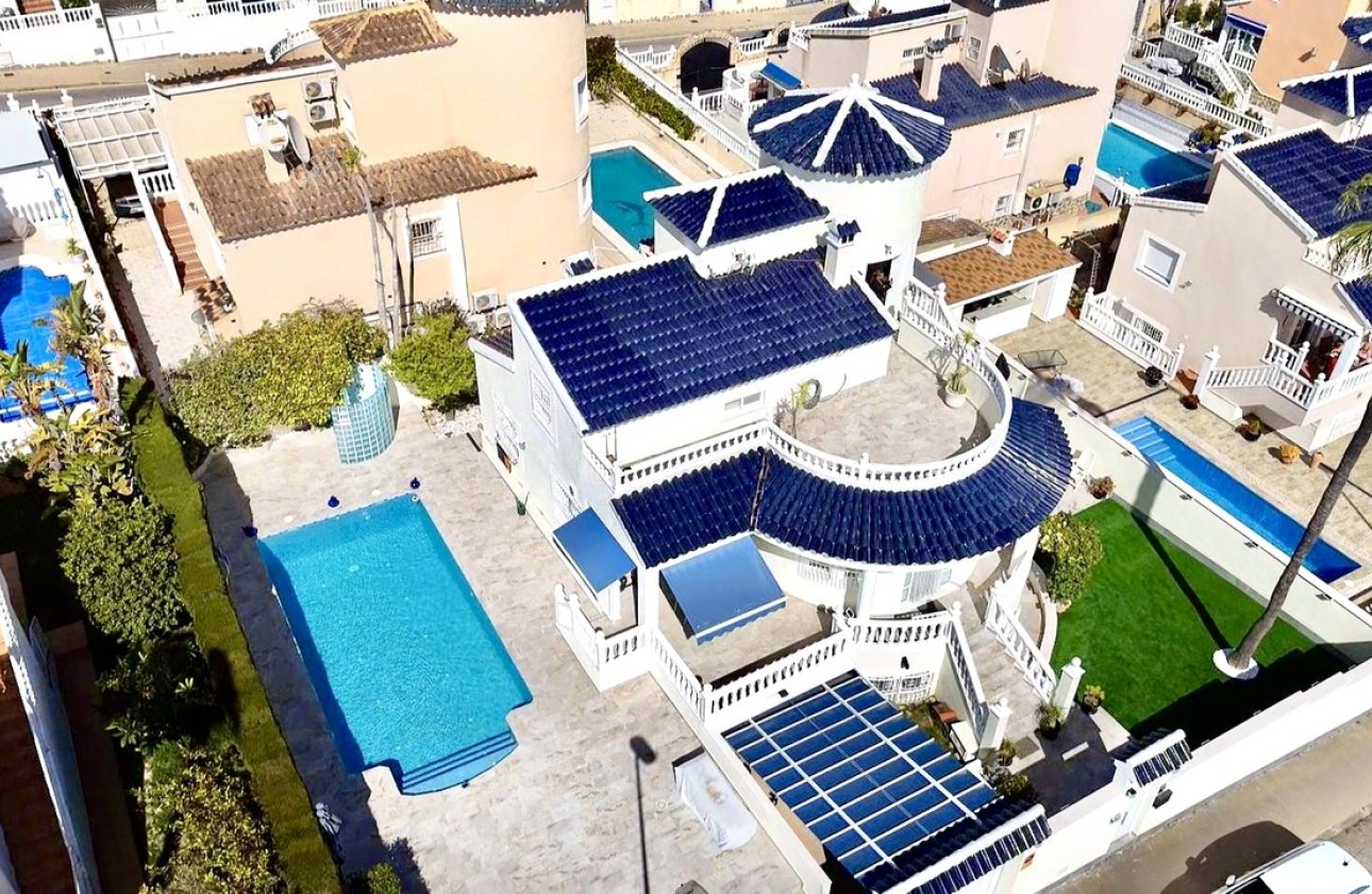 Resale - Villa -
Pinar de Campoverde - Inland