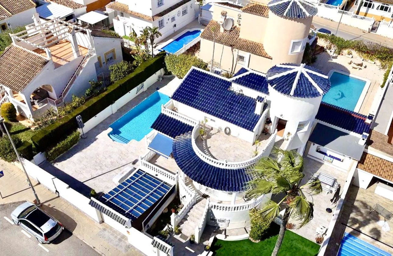 Resale - Villa -
Pinar de Campoverde - Inland