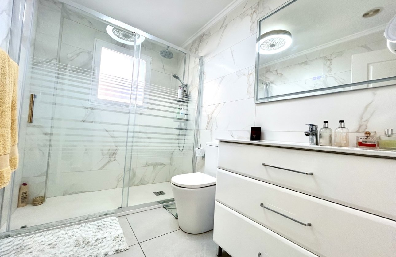 Resale - Villa -
Pinar de Campoverde - Inland