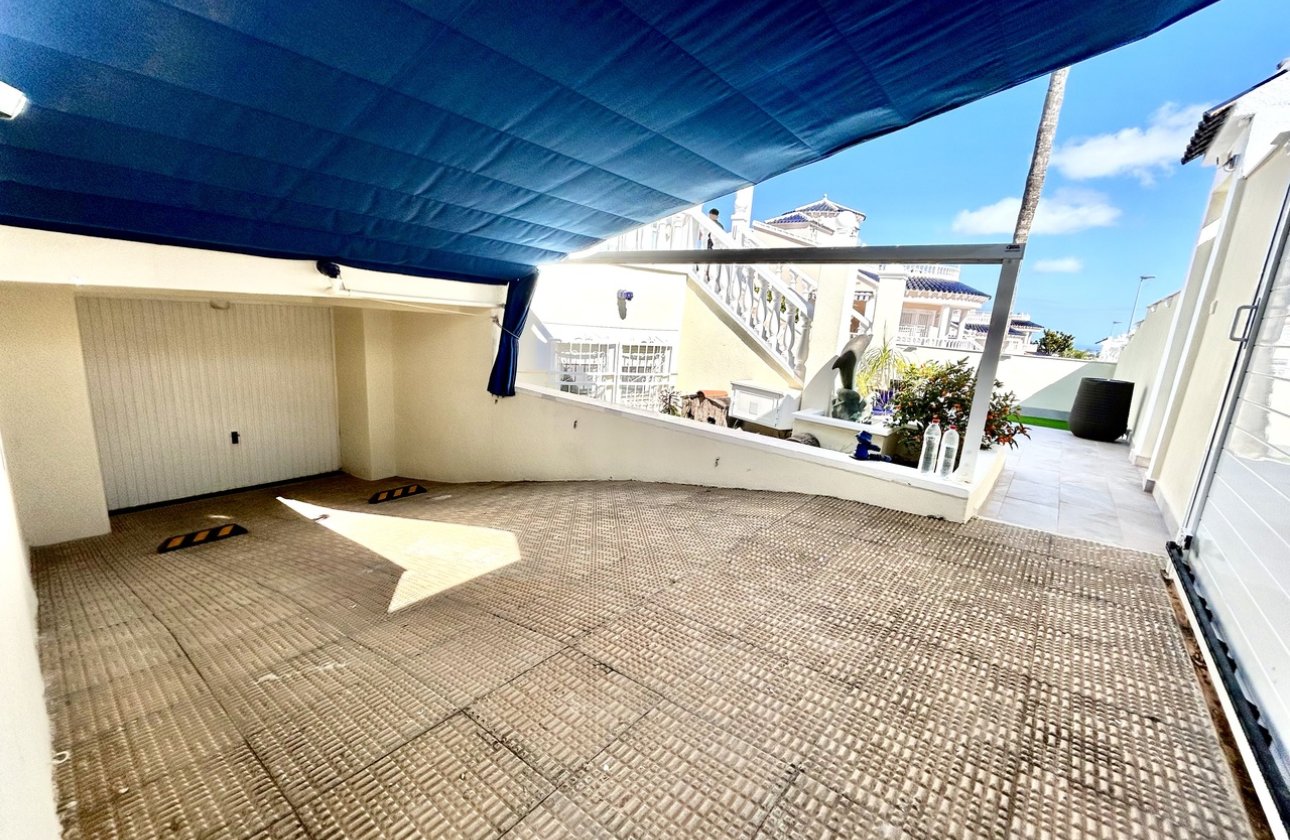 Resale - Villa -
Pinar de Campoverde - Inland