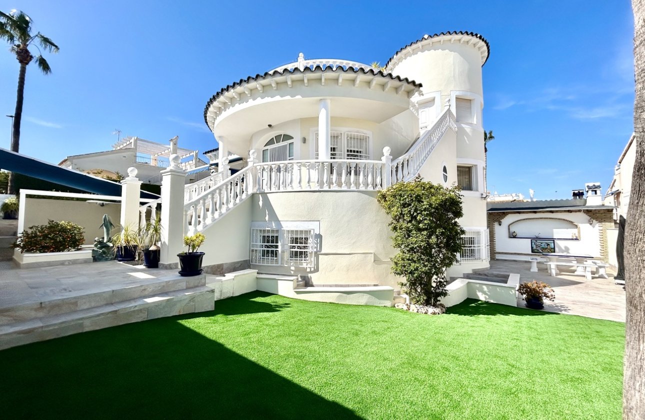 Resale - Villa -
Pinar de Campoverde - Inland