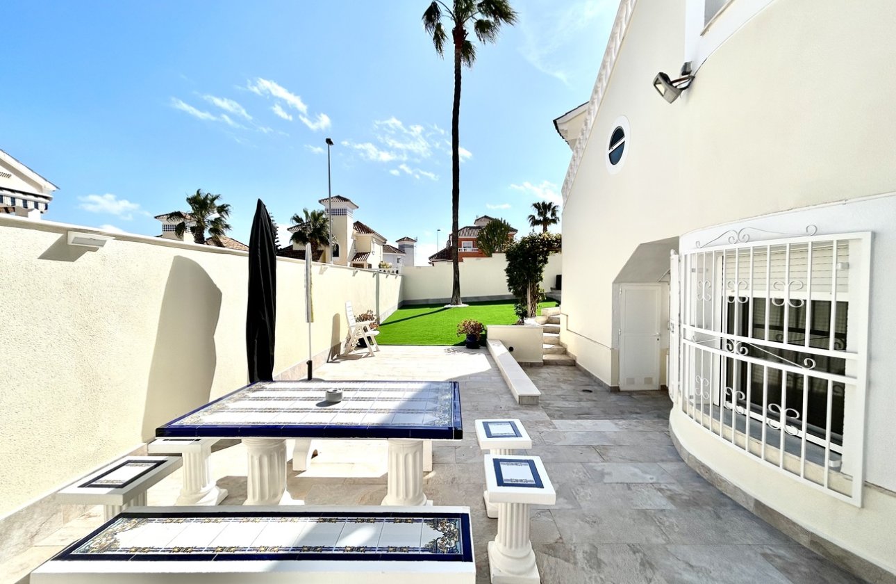 Resale - Villa -
Pinar de Campoverde - Inland