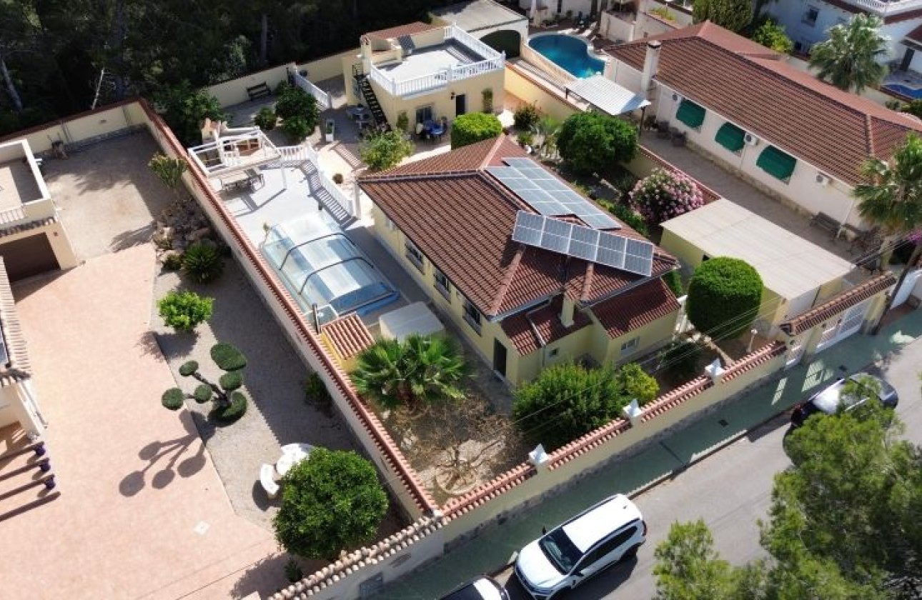 Resale - Villa -
Pinar de Campoverde - Inland