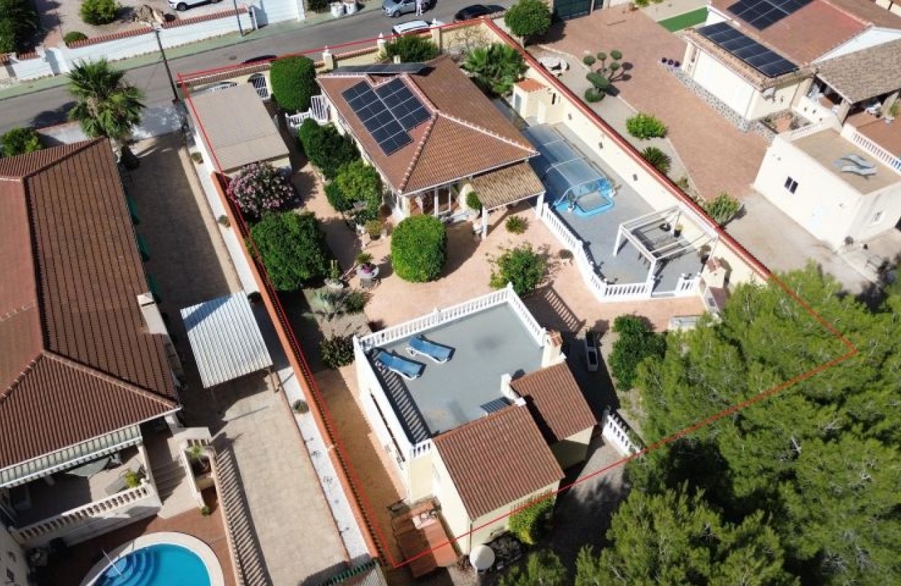 Resale - Villa -
Pinar de Campoverde - Inland