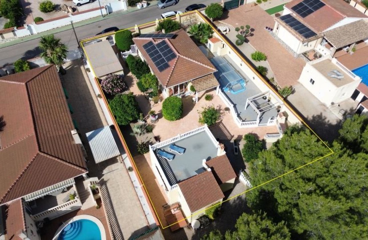 Resale - Villa -
Pinar de Campoverde - Inland