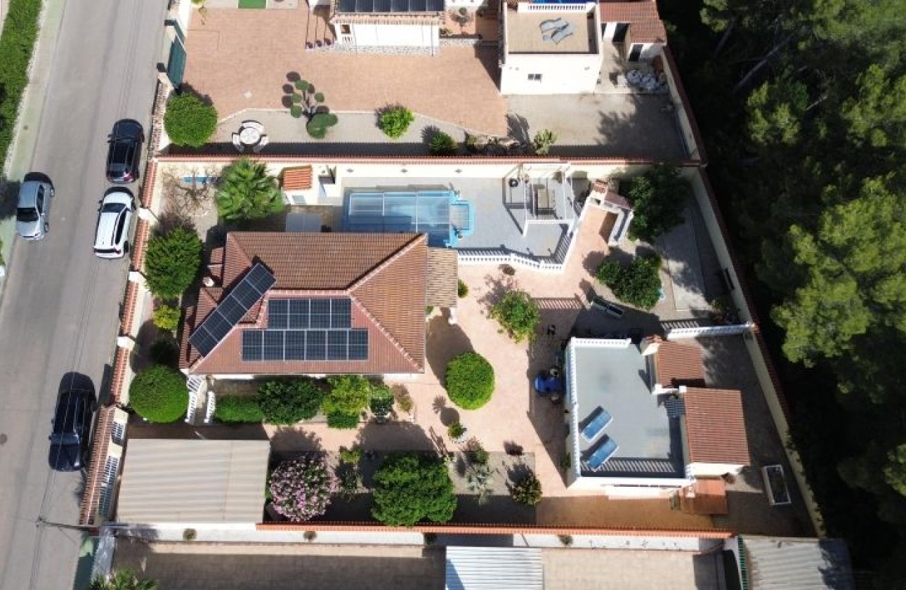 Resale - Villa -
Pinar de Campoverde - Inland