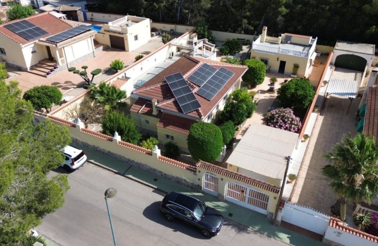 Resale - Villa -
Pinar de Campoverde - Inland