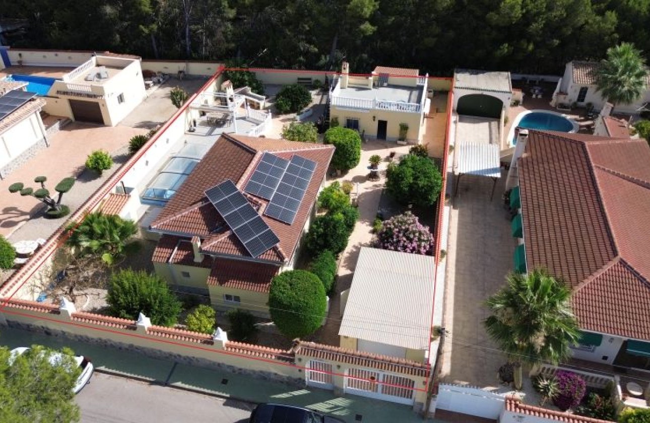 Resale - Villa -
Pinar de Campoverde - Inland