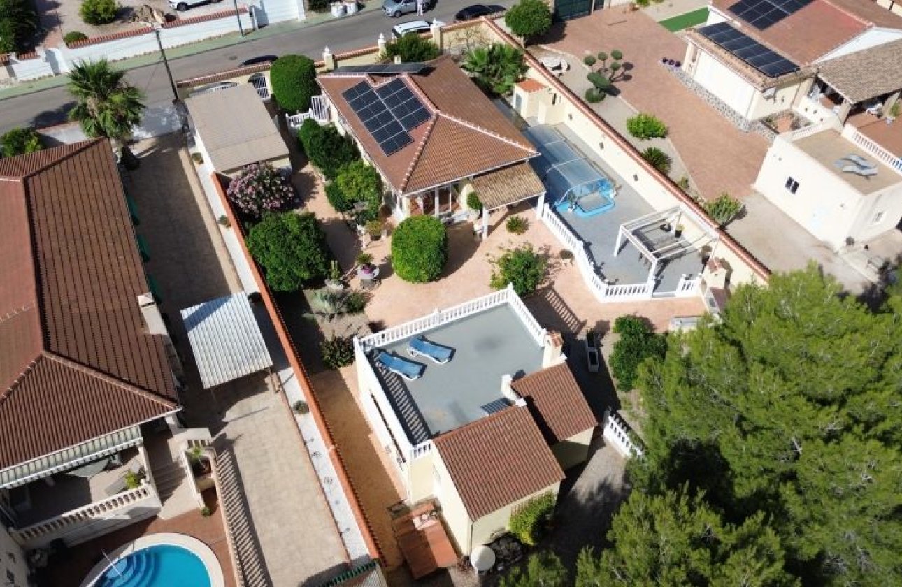 Resale - Villa -
Pinar de Campoverde - Inland