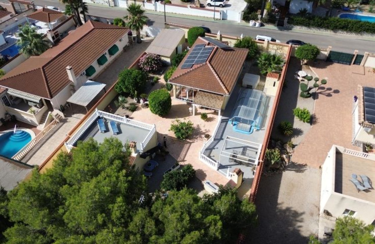 Resale - Villa -
Pinar de Campoverde - Inland