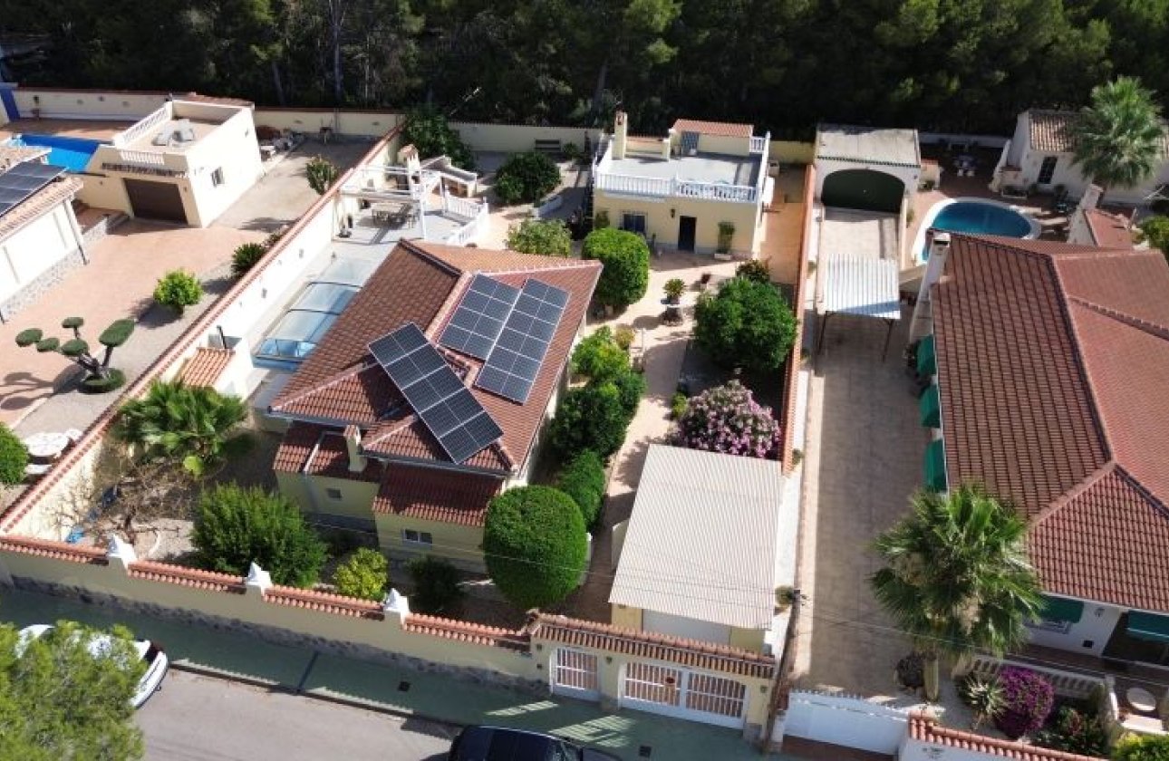 Resale - Villa -
Pinar de Campoverde - Inland