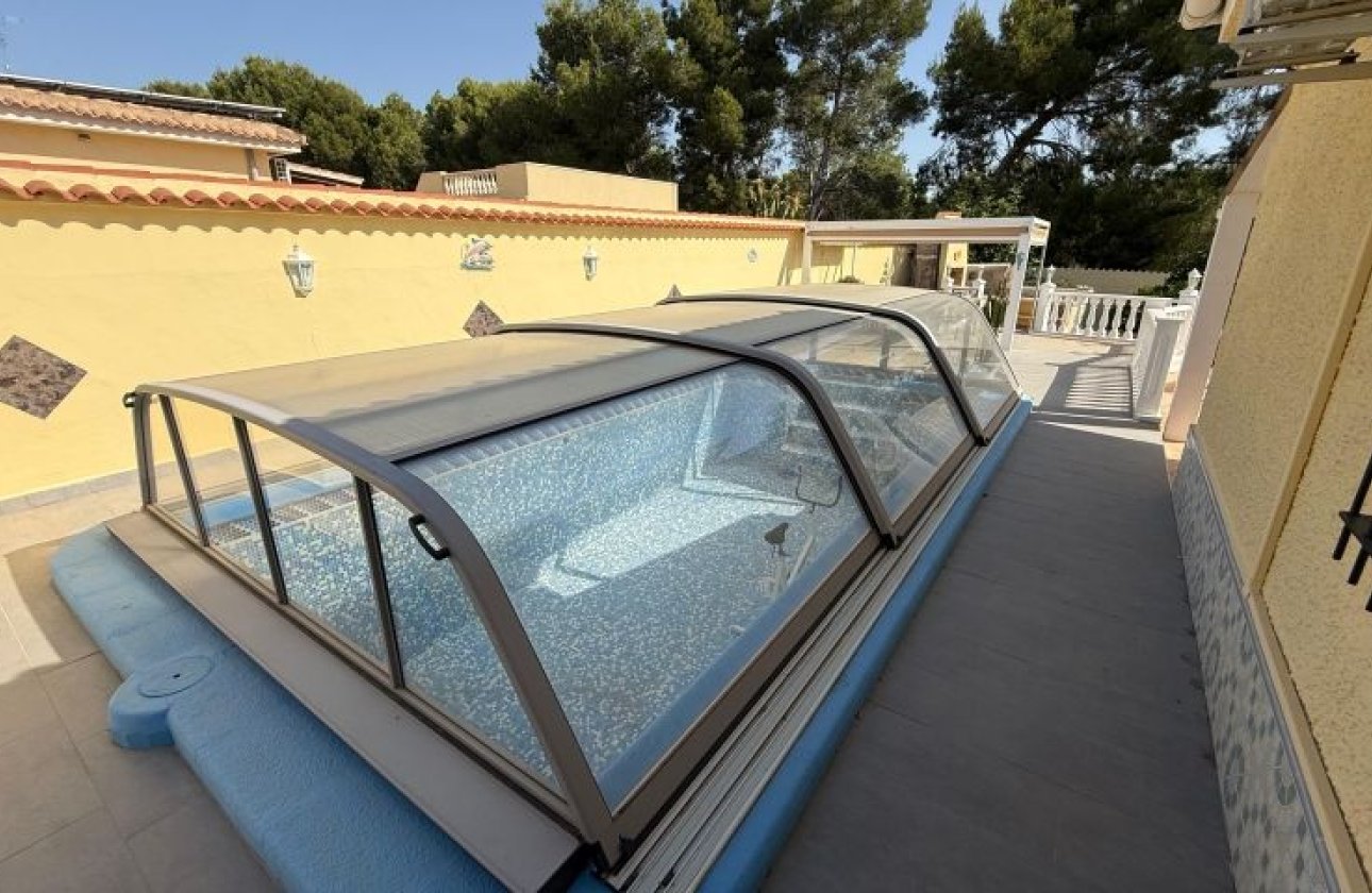 Resale - Villa -
Pinar de Campoverde - Inland